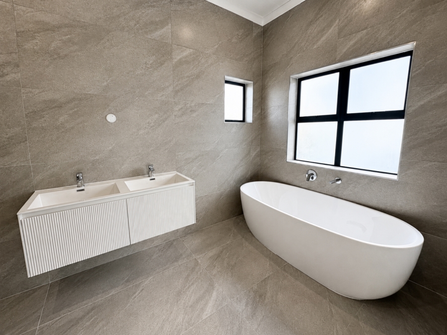 5 Bedroom Property for Sale in Sandown Western Cape